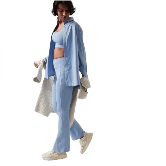 Athleta Performance Poplin Top Oversized Heron Blue Medium 882549 - Picture 12 of 13